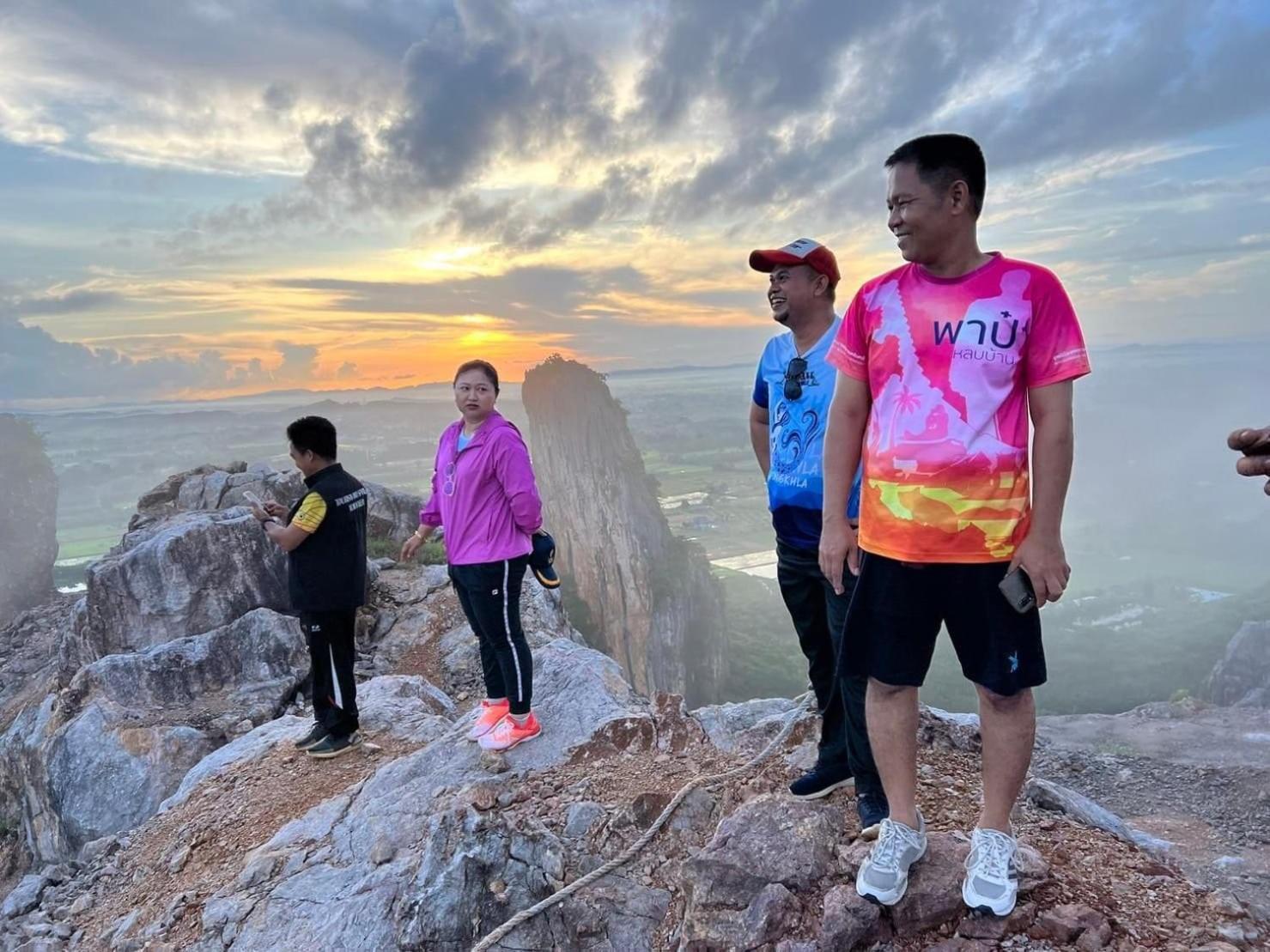 โฮมสเตย์บ้านนายสิงโตเขาคูหา Ban Khu Ha Nai Buitenkant foto