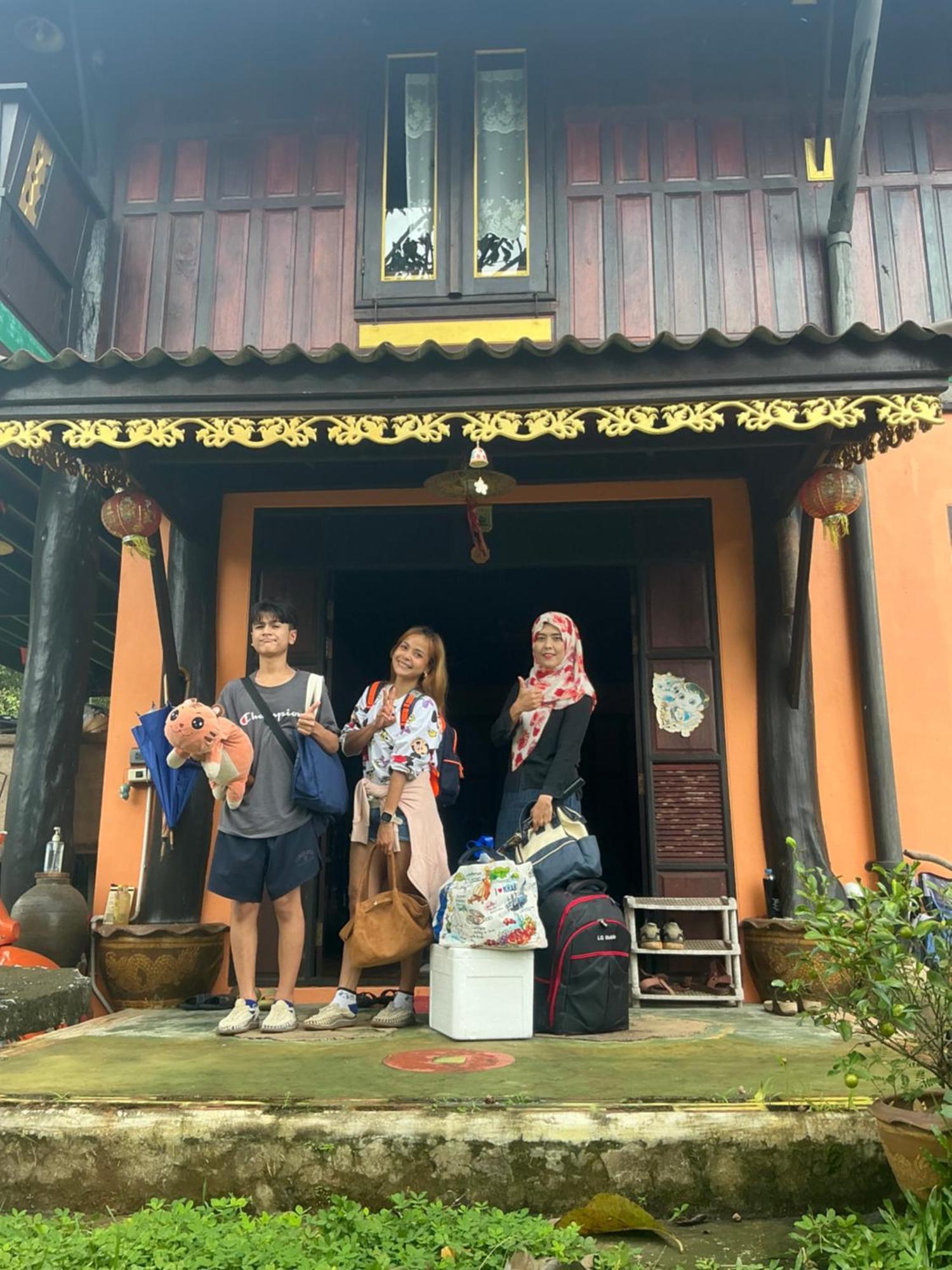 โฮมสเตย์บ้านนายสิงโตเขาคูหา Ban Khu Ha Nai Buitenkant foto